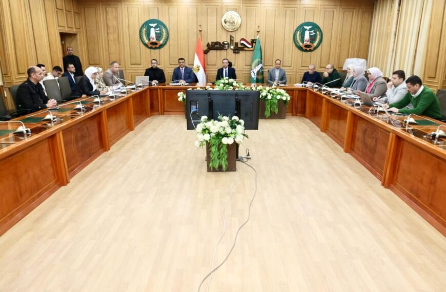 محافظ المنوفية يستعرض الموقف التنفيذي لمشروعات الخطة الاستثمارية ويشدد علي التواجد الميداني