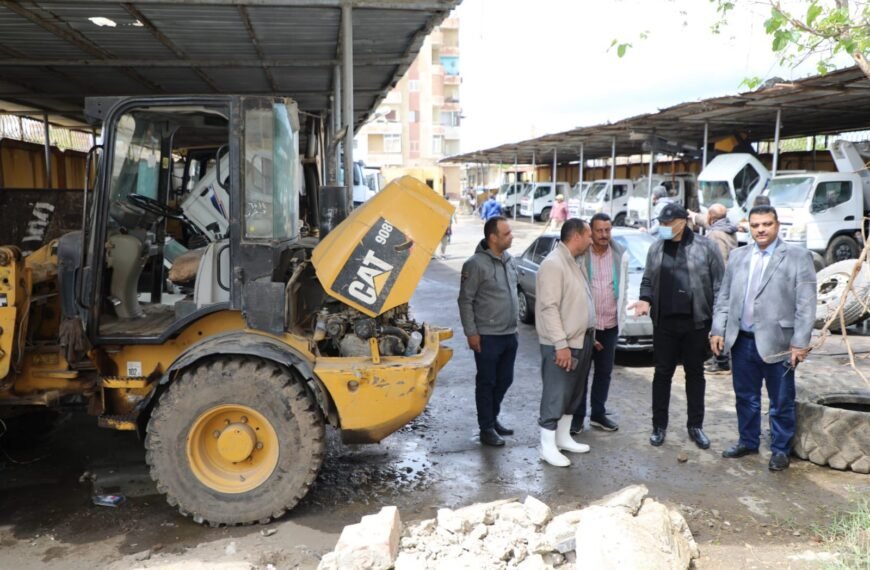 السكرتير العام المساعد يتابع أعمال شفط مياه الأمطار بشبين الكوم وسير العمل بمقر الحملة الميكانيكية