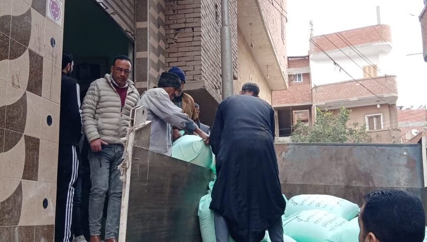 ضبط 2 طن ونصف دقيق بلدي مدعم محظور تداوله بالشهداء&hellip;