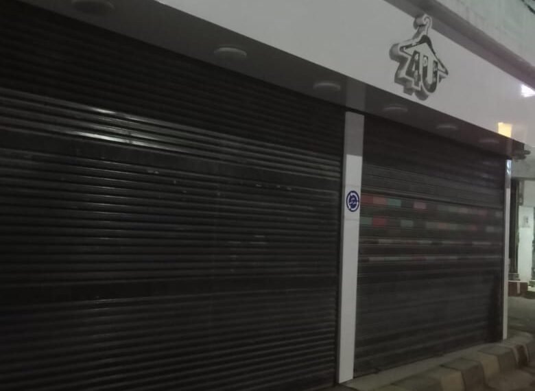 محافظ المنوفية يتابع جهود الوحدات المحلية في تنفيذ تطبيق مواعيد غلق المحال العامة ويؤكد على الالتزام الكامل