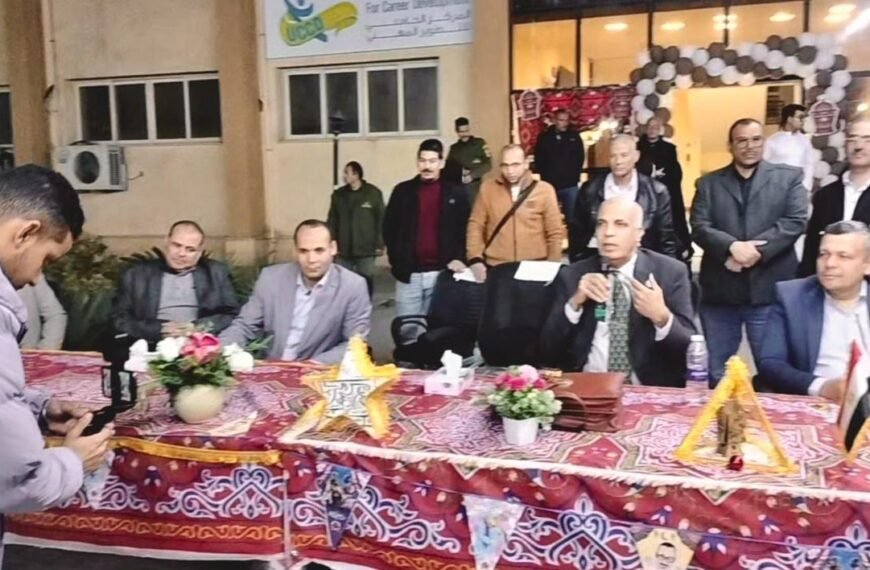 رئيس جامعة الدلتا التكنولوجية يشارك منتسبي الجامعة الإفطار الرمضانى في أجواء أسرية