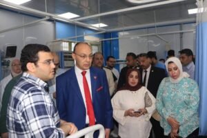 رئيس مجلس إدارة مستشفيات جامعة المنوفية يتابع حالة طلاب كلية طب الأسنان إثر تسرب غاز ثاني أكسيد الكربون