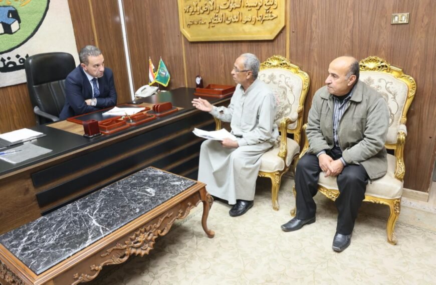 محافظ المنوفية يلتقي عدد من المواطنين خلال لقائه الدوري ويوجه بالفحص الفوري للشكاوي