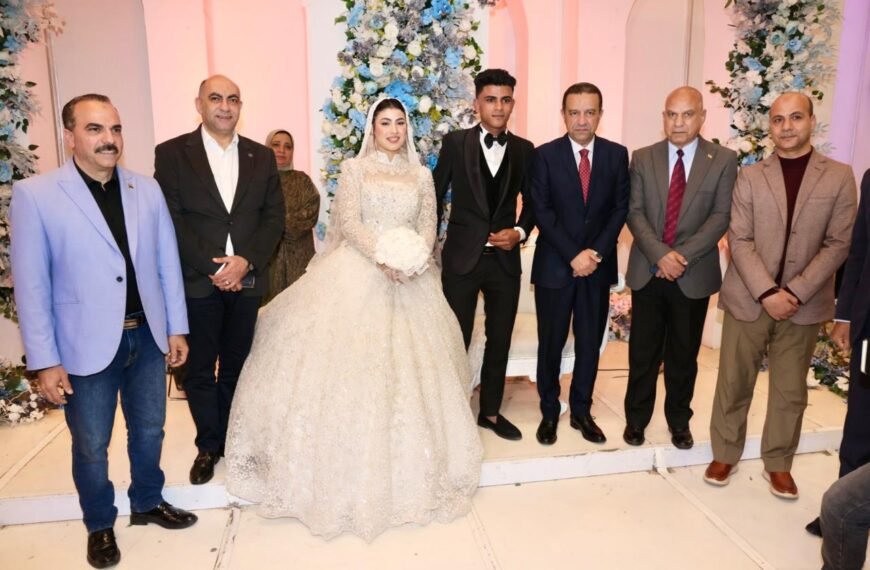 في لفتة إنسانية .. محافظ المنوفية يشهد حفل زفاف عروسين أيتام ويهديهم دعما ماليا ويقدم خالص تهانيه