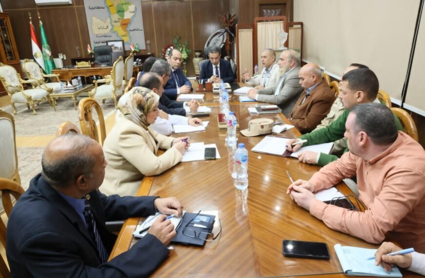 محافظ المنوفية يلتقى مسئولي الشركات المنفذة لمشروعات قطاعي مياه الشرب والصرف الصحي ” حياة كريمة”