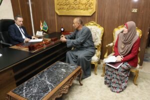 محافظ المنوفية يلتقي عددًا من المواطنين ويوجه بالفحص الفوري