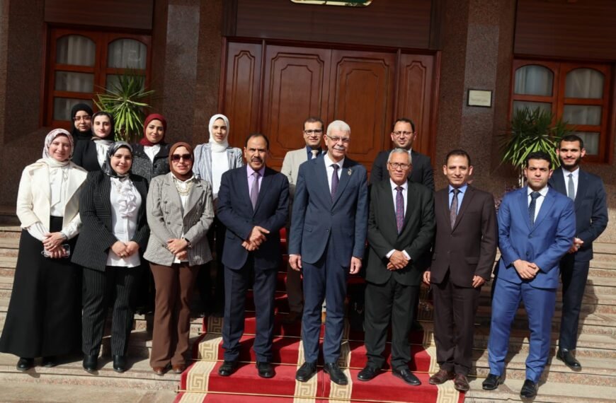 رئيس جامعة المنوفية يجتمع بعميد الحقوق وأعضاء هيئة التدريس لمتابعة سير العمل بملف الجودة