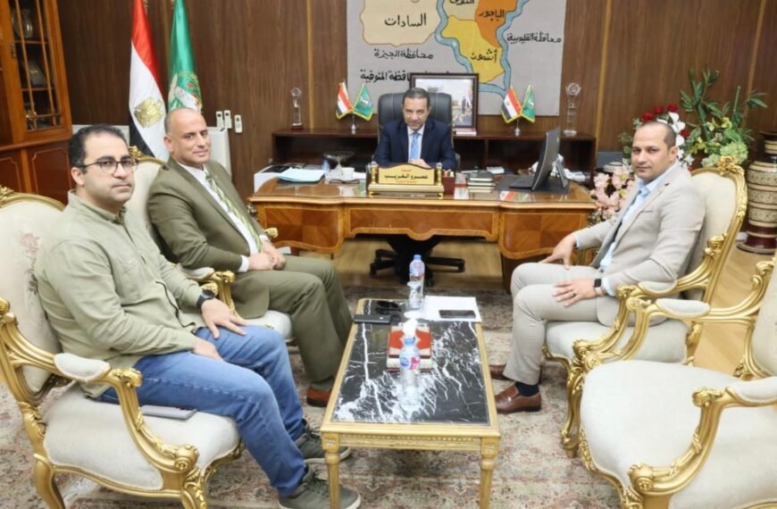 محافظ المنوفية يعقد إجتماعاً لمناقشة الموقف التنفيذي لتعزيز البنية التحتية لقطاع الاتصالات