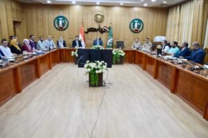 نائب المحافظ يعقد اجتماعاً تنسيقياً لمتابعة الموقف النهائي لإستلام مشروعات المبادرة الرئاسية ” حياة كريمة “