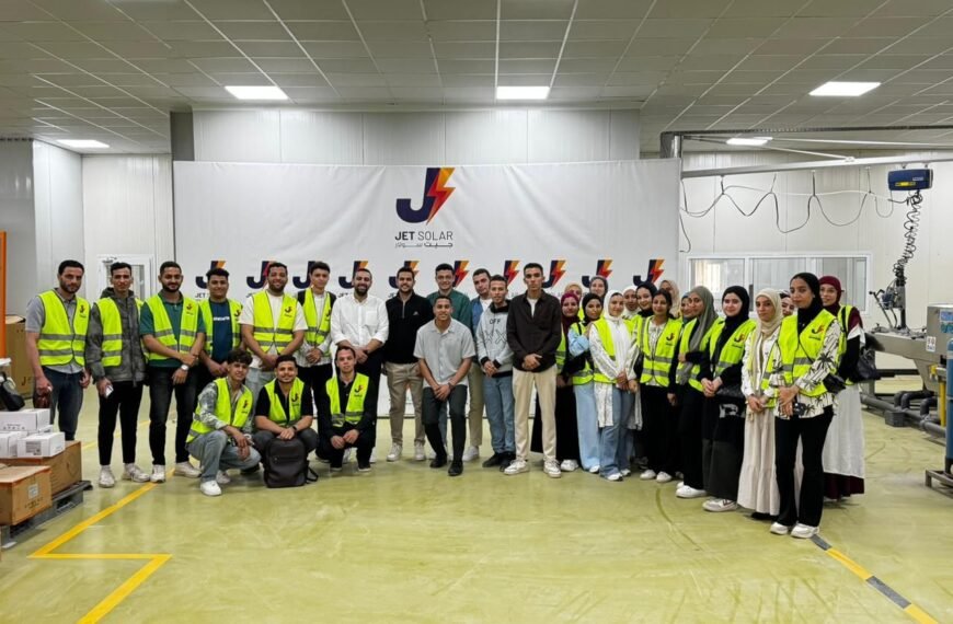 زيارة علمية ميدانية لطلاب برنامج تكنولوجيا الطاقة الجديدة والمتجددة إلى شركة جيت سولار