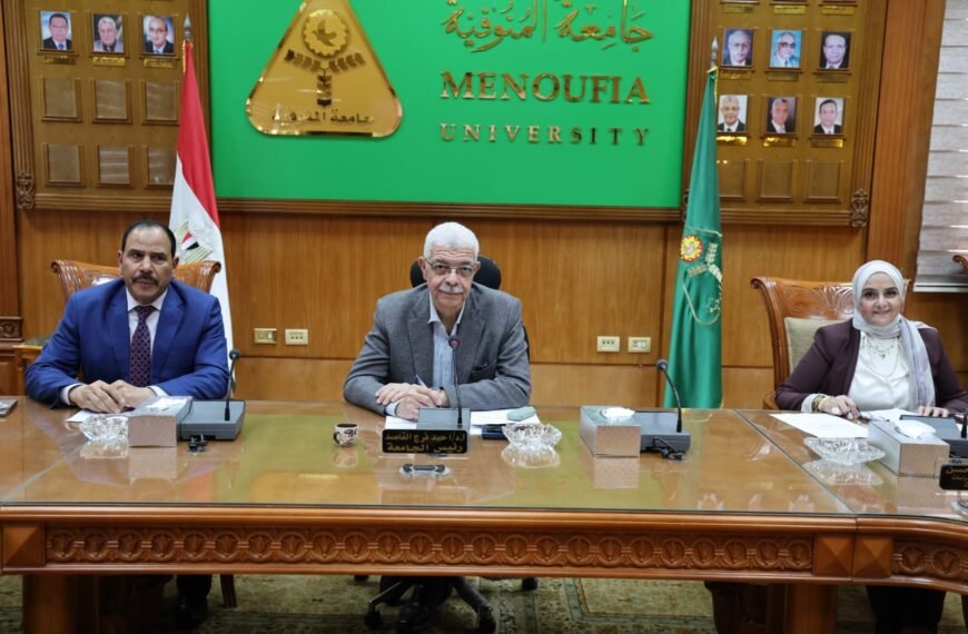 رئيس جامعة المنوفية يعقد لجنة المنشآت الجامعية ويتابع مشروعات المدينة&hellip;