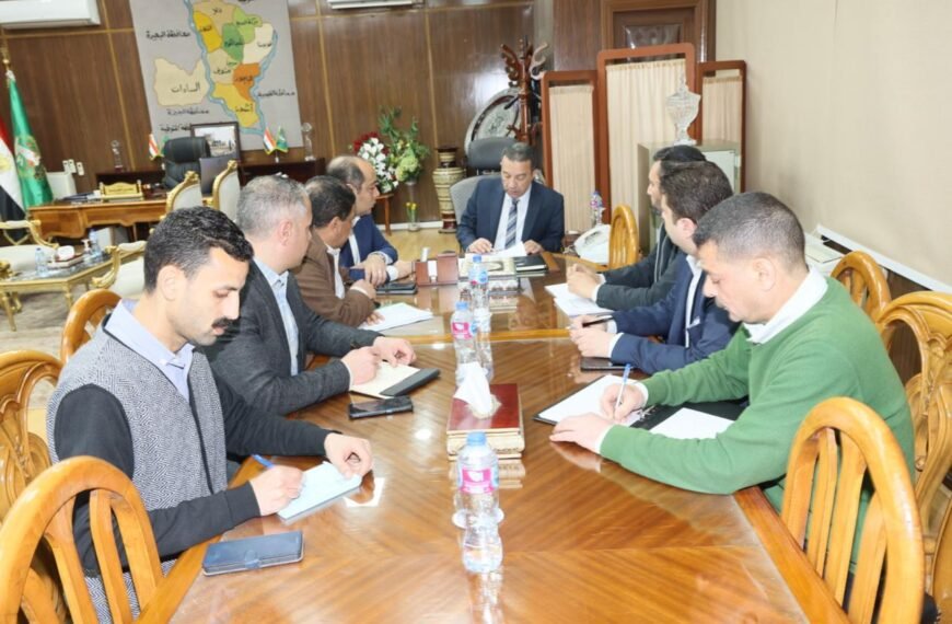 محافظ المنوفية يعقد اجتماعاً لمتابعة الموقف التنفيذي لمشروعات مياه الشرب والصرف الصحي بنطاق المحافظة