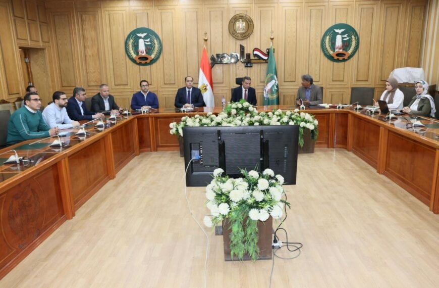 محافظ المنوفية يناقش آليات ومقترحات تطوير ” الهوية البصرية ” للحفاظ على التراث والارتقاء بالمظهر الحضاري
