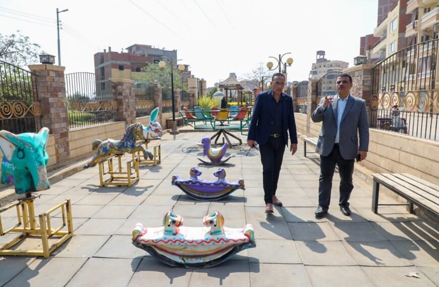 السكرتير العام المساعد يتفقد عدد من الشوارع والحدائق بالشهداء للاطمئنان علي الحالة العامة ويتابع انتظام سير العمل