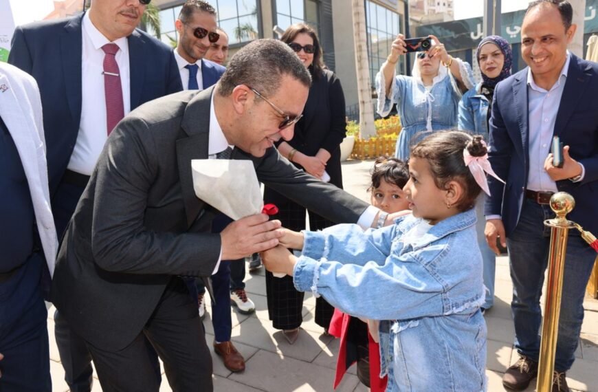 محافظ المنوفية يشهد احتفالية جمعية الأورمان بيوم اليتيم ويكرم عدداً من الأطفال المتفوقين والأمهات المثاليات