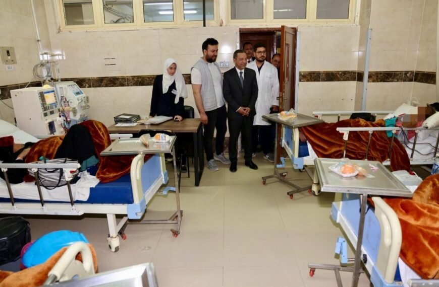 محافظ المنوفية يفاجئ مستشفي الهلال للتأمين الصحي ويقرر صرف مكافأة مالية لأطقم تمريض