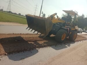 تمهيد ورفع كفاءة طريق منوف – برهيم لتعزيز السيولة المرورية ورفع ١٢ طن مخلفات بترعة النعناعية بالشهداء