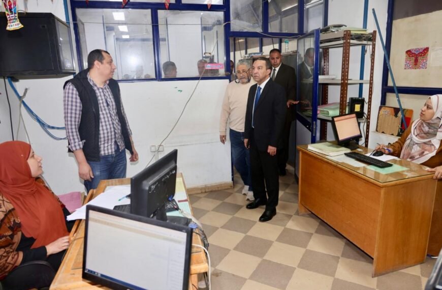 محافظ المنوفية يفاجأ مقر الهيئة القومية للتأمين الاجتماعي والمجلس الطبي العام لمتابعة انتظام العمل