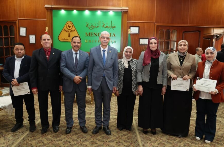 رئيس جامعة المنوفية يكرم مركز إعداد القادة باعتماده رسميًا ضمن المراكز القومية للتدريب الإداري