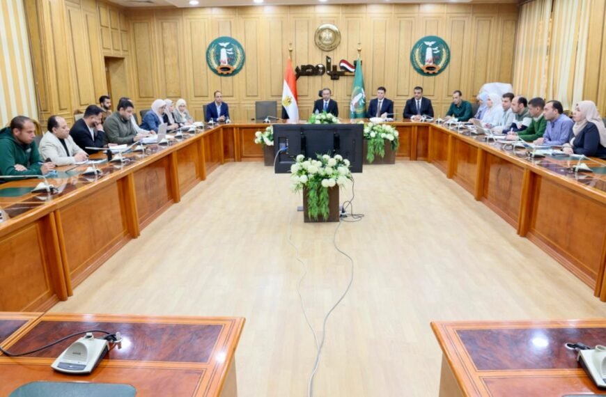 خلال إجتماع موسع .. محافظ المنوفية يناقش مشروعات الخطة الاستثمارية وهيئة الأبنية التعليمية ويوجه بتسريع معدلات الأداء