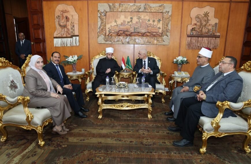 رئيس جامعة المنوفية يستقبل وزير الأوقاف علي هامش ندوة «قيم الوسطية والانتماء الوطني لدى شباب الجامعة»